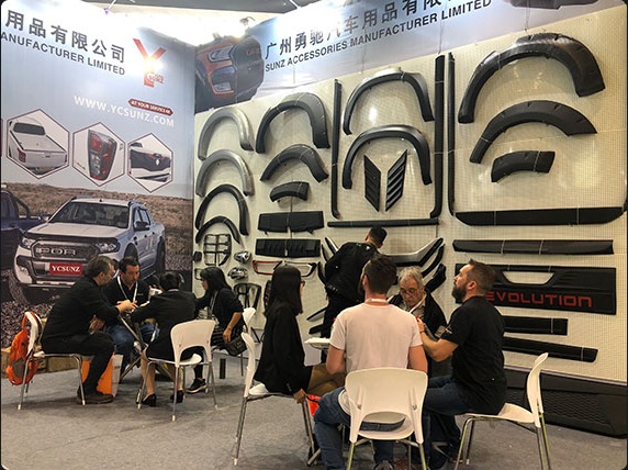 Visitors meeting at the SUNZ auto accessories exhibition booth